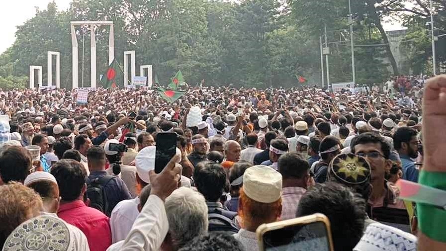 শিক্ষকদের ‘লং মার্চ টু যমুনা’ স্থগিত, ঘোষণা নতুন কর্মসূচির
